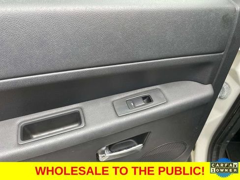Used 2010 Jeep Grand Cherokee Laredo RWD image 15