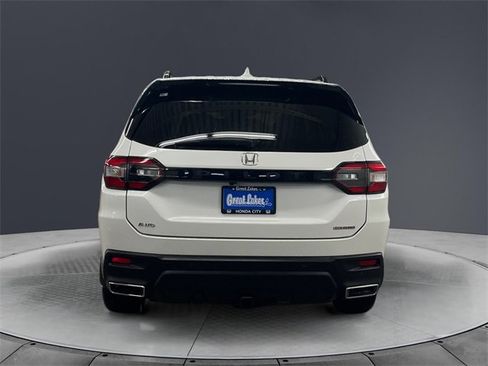 Certified 2024 Honda Pilot Touring image 4