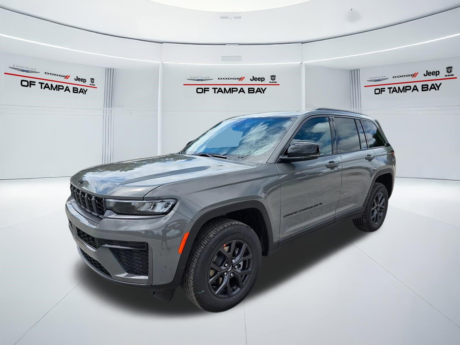 New 2027 Jeep Grand Cherokee Altitude RWD image 2