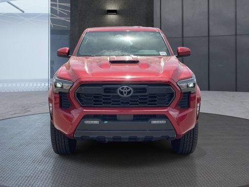 Used 2025 Toyota Tacoma TRD Sport AWD/4WD image 9