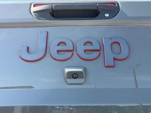 Used 2022 Jeep Gladiator Rubicon w/ LED Lighting Group AWD/4WD image 10