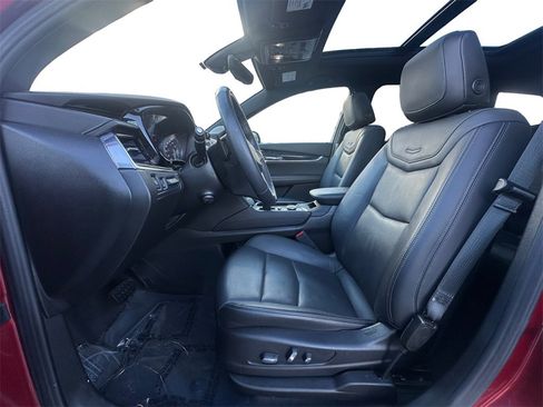 Used 2023 Cadillac XT6 Premium Luxury w/ Technology Package image 9