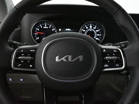 Certified 2024 Kia Carnival LX image 12