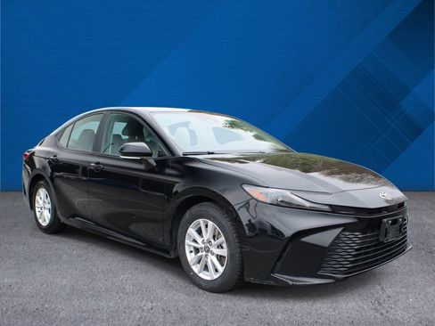 Used 2025 Toyota Camry LE FWD image 2