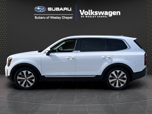 Used 2022 Kia Telluride EX w/ EX Premium Package FWD image 4