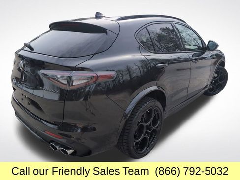 Used 2024 Alfa Romeo Stelvio Quadrifoglio image 6