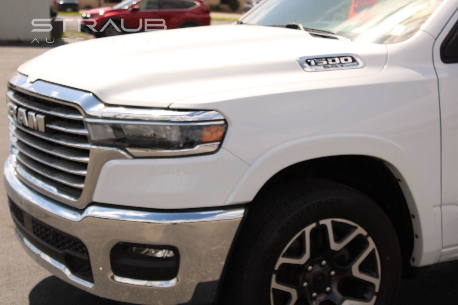 Used 2025 RAM 1500 Laramie AWD/4WD image 4