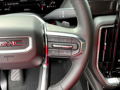 Used 2025 GMC Yukon Elevation image 22