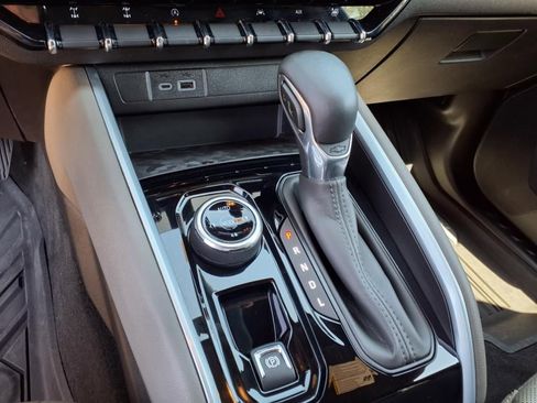 Used 2023 Chevrolet Colorado ZR2 w/ ZR2 Convenience Package III image 19