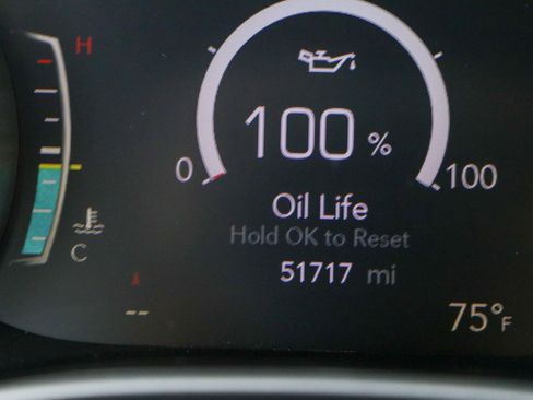 Used 2024 Chrysler Pacifica Touring-L FWD image 16
