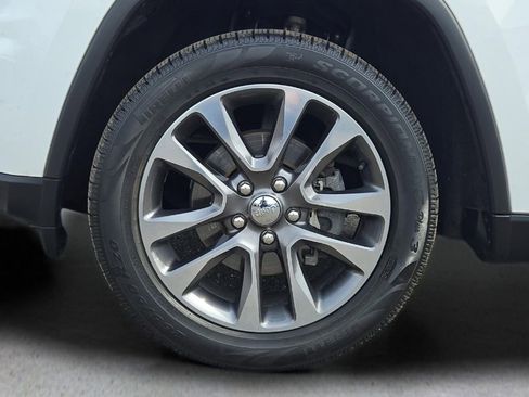 Used 2018 Jeep Grand Cherokee Limited image 8