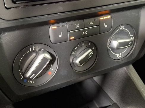 Used 2015 Volkswagen Jetta SE FWD image 16