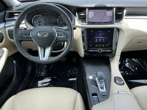 Used 2019 INFINITI QX50 Luxe w/ Navigation Package FWD image 11