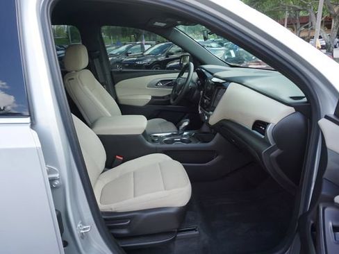 Used 2022 Chevrolet Traverse LS FWD image 3