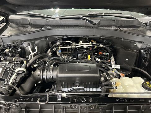 Certified 2022 Ford Explorer XLT w/ Equipment Group 202A AWD/4WD image 32