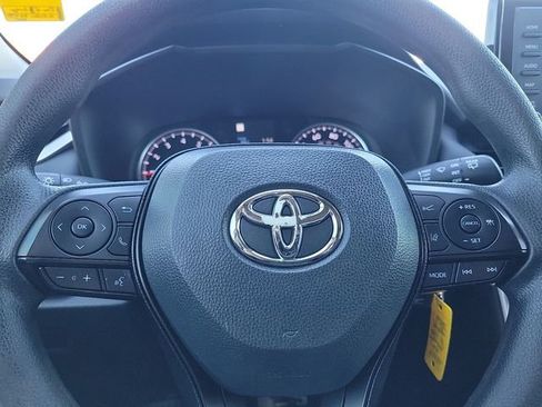 Used 2022 Toyota RAV4 LE image 19