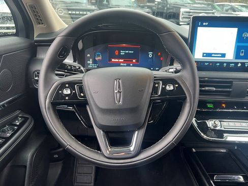 Used 2025 Lincoln Corsair AWD image 19