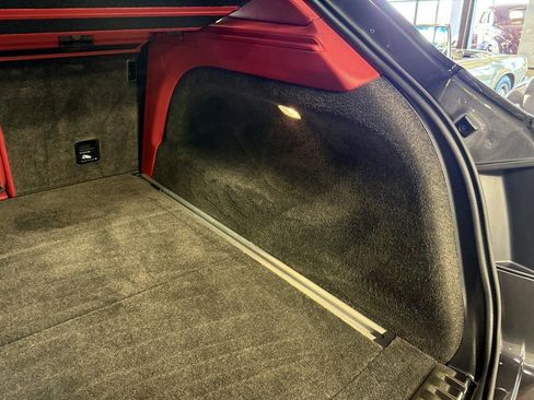 Used 2018 Bentley Bentayga image 55