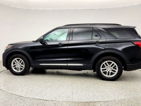 Used 2025 Ford Explorer Active AWD/4WD image 8