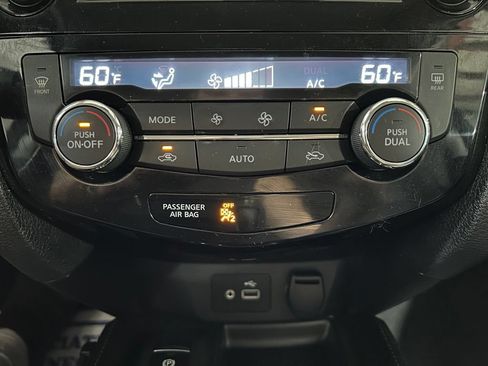 Used 2019 Nissan Rogue SL AWD/4WD image 35