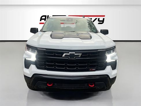 Used 2024 Chevrolet Silverado 1500 LT Trail Boss w/ Convenience Package II image 2