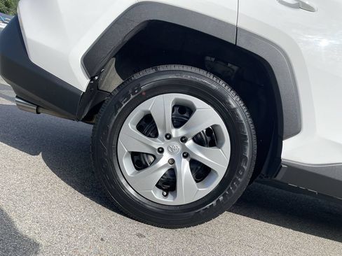 Certified 2021 Toyota RAV4 LE AWD/4WD image 12