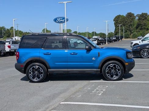 Certified 2025 Ford Bronco Sport Outer Banks w/ Outer Banks Tech Package+ AWD/4WD image 3