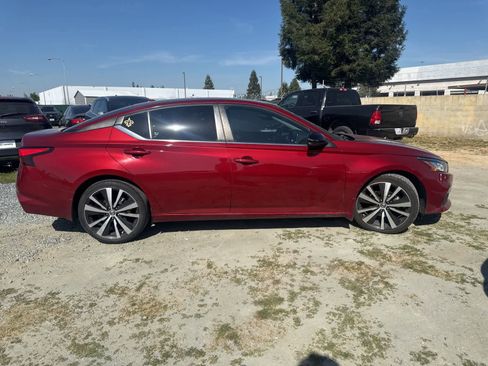 Used 2019 Nissan Altima 2.5 SR w/ SR Premium Package image 4