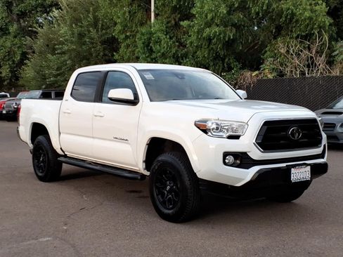Used 2021 Toyota Tacoma SR5 RWD image 3