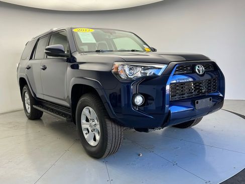 Used 2017 Toyota 4Runner SR5 Premium image 2