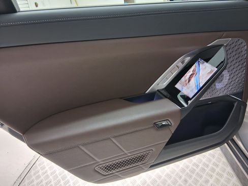 Certified 2023 BMW i7 xDrive60 AWD/4WD image 28