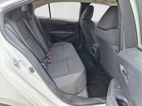 Used 2022 Toyota Corolla LE FWD image 19