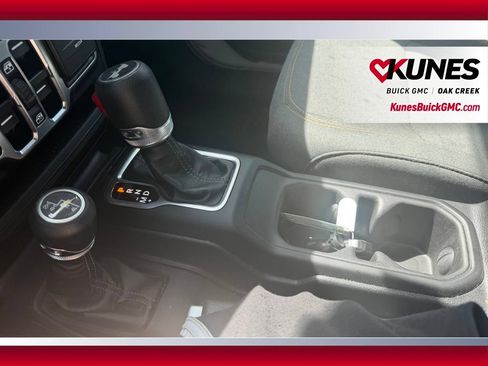 Used 2025 Jeep Wrangler Unlimited Sahara AWD/4WD image 23