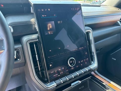 Used 2026 GMC Yukon Denali w/ Sun & Power Step Package AWD/4WD image 33