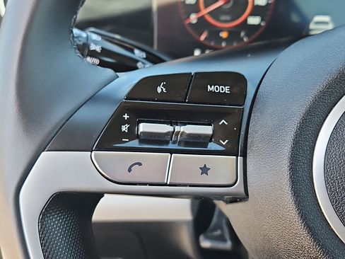 Used 2025 Hyundai Elantra Limited image 17