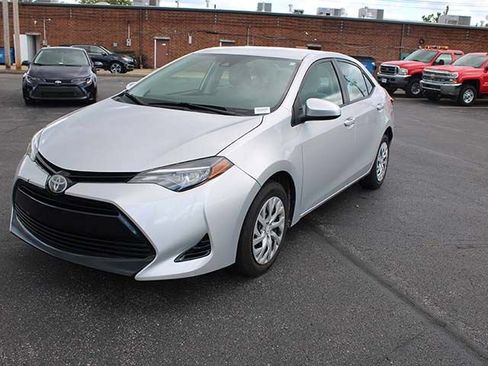 Used 2017 Toyota Corolla LE FWD image 2