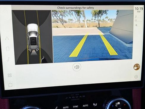 Certified 2025 Jaguar F-PACE R-Dynamic S image 9