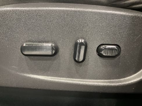 Used 2015 Ford Escape SE image 12