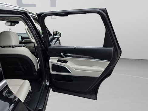 Used 2023 Kia Telluride EX w/ EX Captain's Chair Package FWD image 24