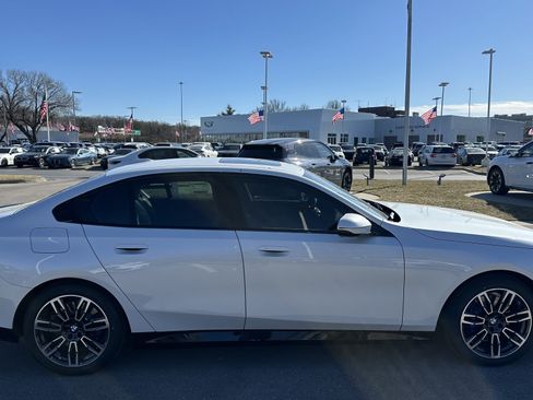 New 2026 BMW 530i xDrive w/ M Sport Package AWD/4WD image 11