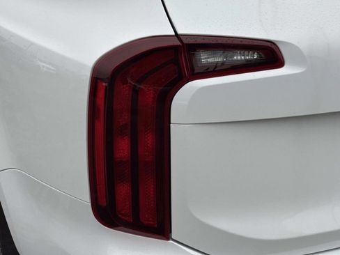 New 2025 Kia Telluride S image 11