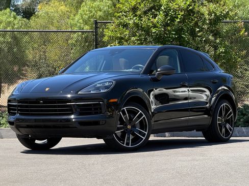 Certified 2023 Porsche Cayenne S AWD/4WD image 1