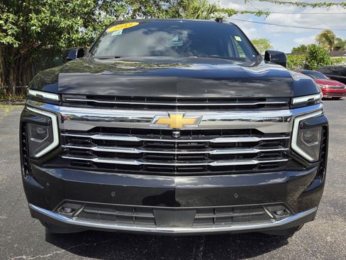 Used 2025 Chevrolet Suburban LT w/ Comfort Package RWD image 15