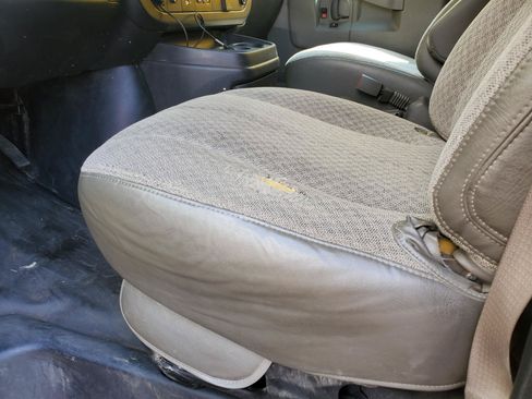 Used 2021 Chevrolet Express 2500 RWD image 24