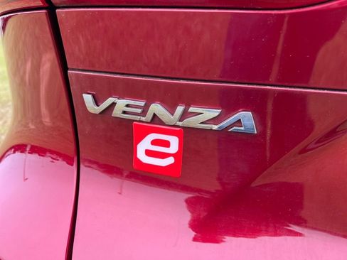 Used 2021 Toyota Venza LE w/ Carpet Mat Package (TMS) image 42