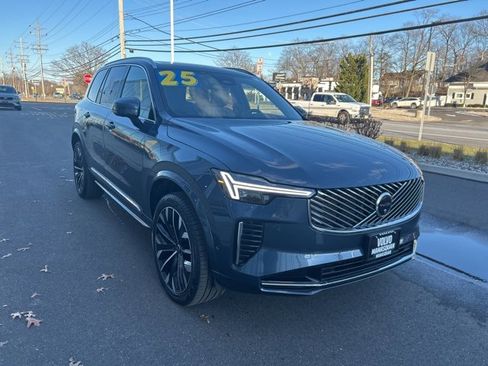 Used 2025 Volvo XC90 B5 Plus image 6