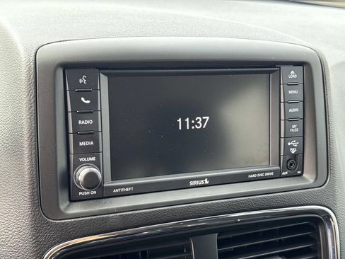 Used 2018 Dodge Grand Caravan SE w/ UConnect Hands-Free Group image 12