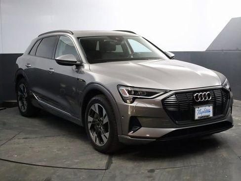 Used 2021 Audi e-tron Premium w/ Convenience Plus Package image 2
