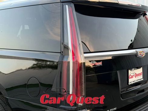 Used 2017 Cadillac Escalade ESV Platinum image 27