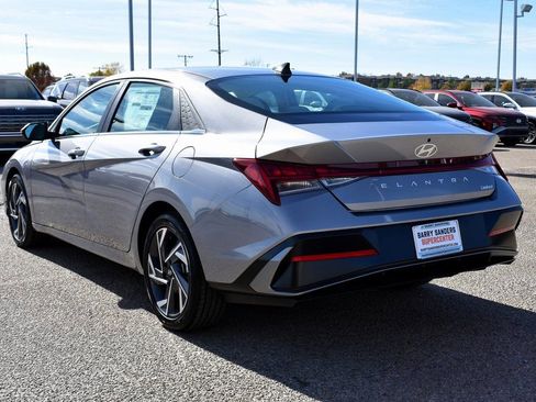 New 2026 Hyundai Elantra Limited FWD image 4